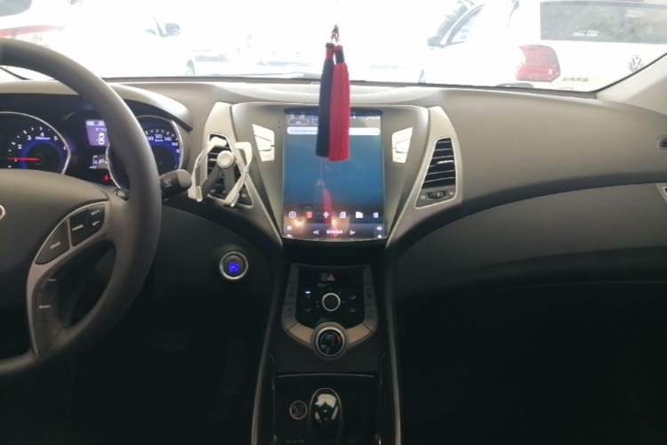 Used Hyundai Elantra (5th Generation / Langdong) 2015 1.6L Automatic Leading Model Audio And AC Panel