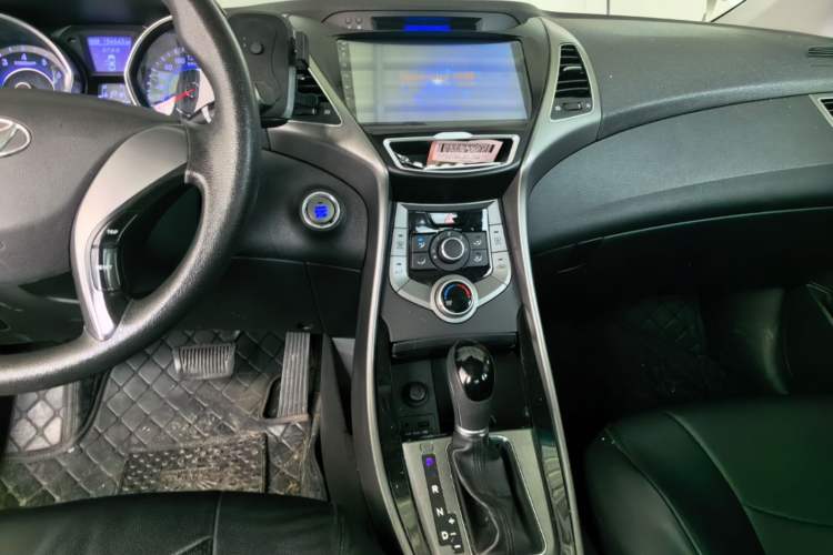 Used Hyundai Elantra (5th Generation / Langdong) 2015 1.6L Automatic Leading Model Audio And AC Panel