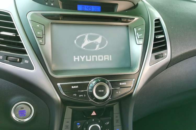 Used Hyundai Elantra (5th Generation / Langdong) 2015 1.6L Manual Leading Model Audio And AC Panel