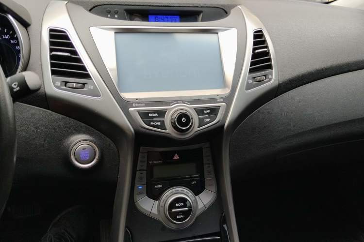 Used Hyundai Elantra (5th Generation / Langdong) 2015 1.6L Automatic Luxury Model Audio And AC Panel