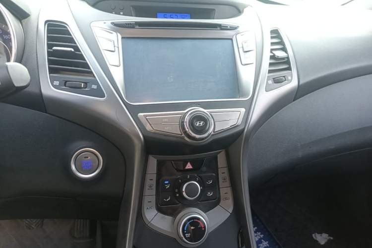 Used Hyundai Elantra (5th Generation / Langdong) 2015 1.6L Manual Leading Model Audio And AC Panel