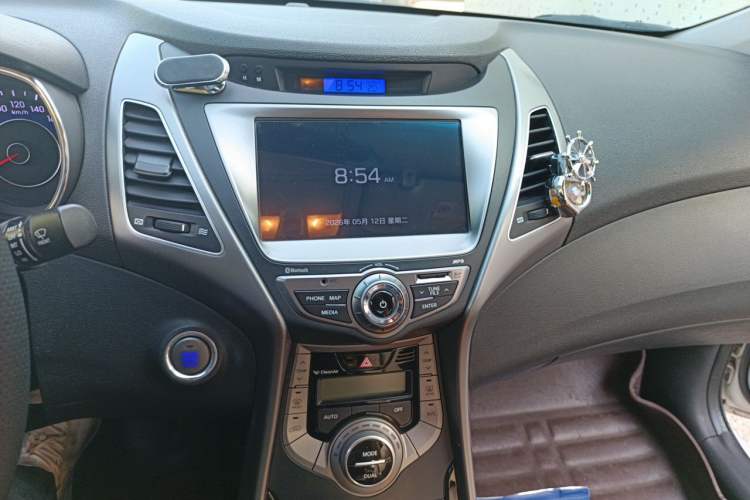 Used Hyundai Elantra (5th Generation / Langdong) 2015 1.6L Automatic Luxury Model Audio And AC Panel