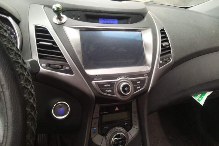Used Hyundai Elantra (5th Generation / Langdong) 2015 1.6L Automatic Luxury Model Audio And AC Panel
