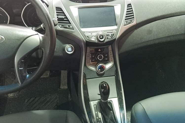 Used Hyundai Elantra (5th Generation / Langdong) 2015 1.6L Automatic Leading Model Audio And AC Panel