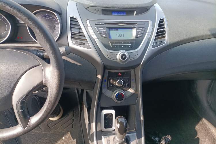 Used Hyundai Elantra (5th Generation / Langdong) 2015 1.6L Automatic Fashion Model Audio And AC Panel