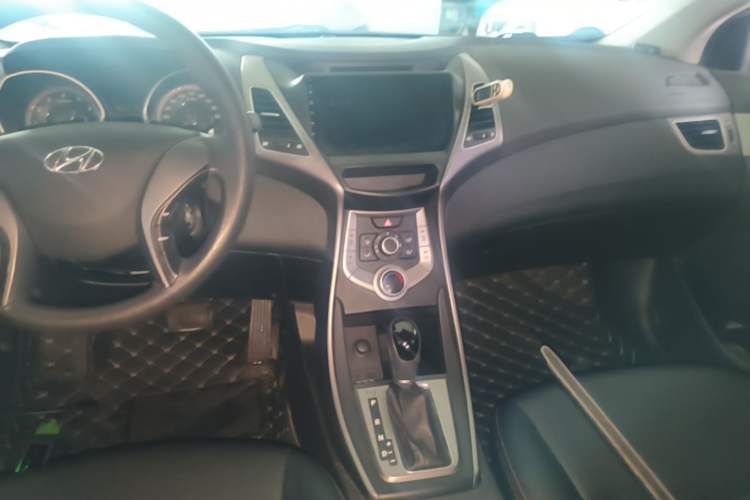 Used Hyundai Elantra (5th Generation / Langdong) 2015 1.6L Automatic Fashion Model Audio And AC Panel
