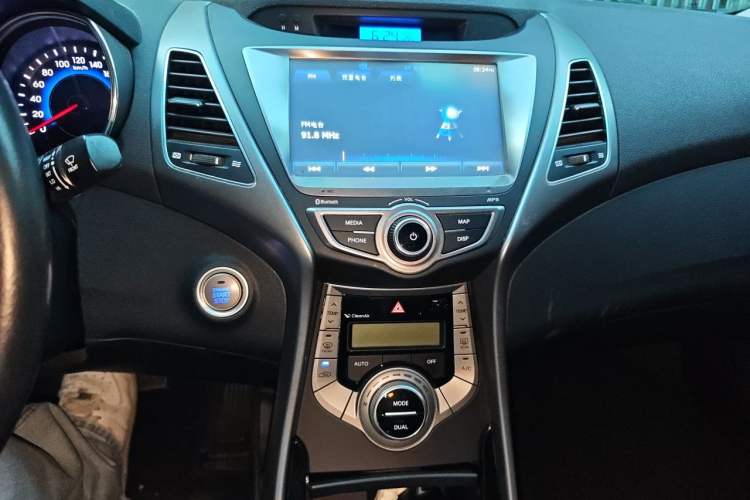 Used Hyundai Elantra (5th Generation / Langdong) 2015 1.6L Automatic Luxury Model Audio And AC Panel
