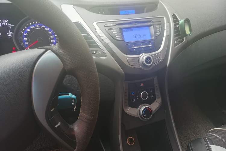Used Hyundai Elantra (5th Generation / Langdong) 2015 1.6L Manual Fashion Edition Audio And AC Panel
