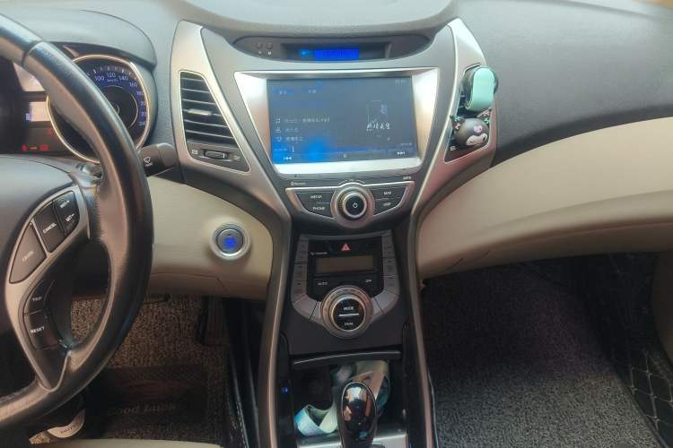 Used Hyundai Elantra (5th Generation / Langdong) 2015 1.6L Automatic Luxury Model Audio And AC Panel
