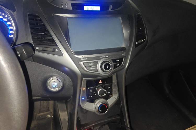Used Hyundai Elantra (5th Generation / Langdong) 2015 1.6L Automatic Leading Model Audio And AC Panel