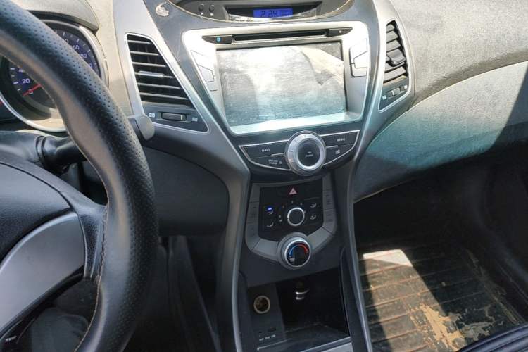 Used Hyundai Elantra (5th Generation / Langdong) 2015 1.6L Manual Fashion Edition Audio And AC Panel