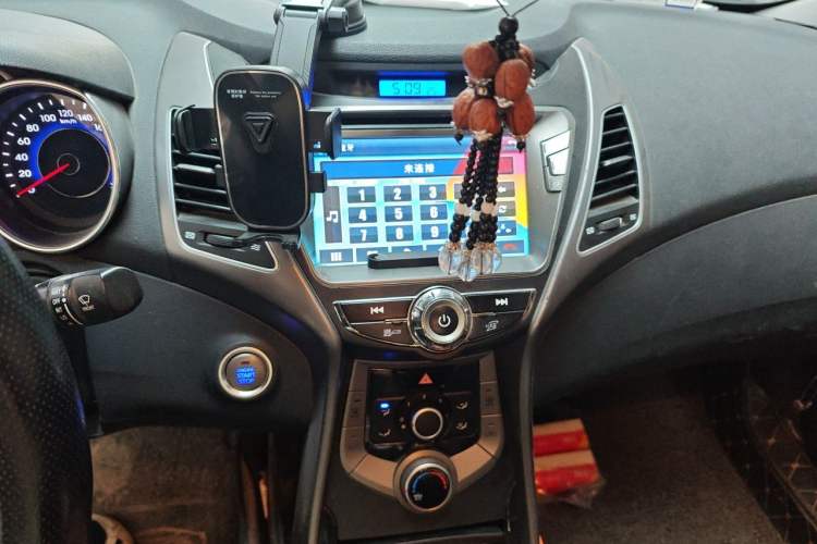Used Hyundai Elantra (5th Generation / Langdong) 2015 1.6L Manual Leading Model Audio And AC Panel