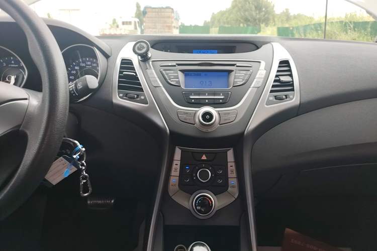 Used Hyundai Elantra (5th Generation / Langdong) 2015 1.6L Automatic Fashion Model Audio And AC Panel