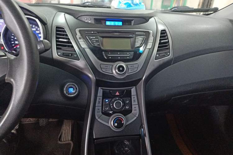 Used Hyundai Elantra (5th Generation / Langdong) 2015 1.6L Manual Leading Model Audio And AC Panel