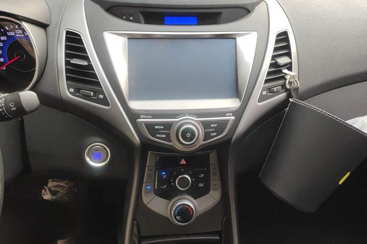 Used Hyundai Elantra (5th Generation / Langdong) 2015 1.6L Automatic Leading Model Audio And AC Panel