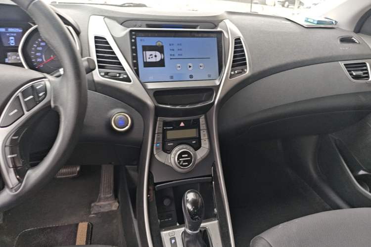Used Hyundai Elantra (5th Generation / Langdong) 2015 1.6L Automatic Luxury Model Audio And AC Panel