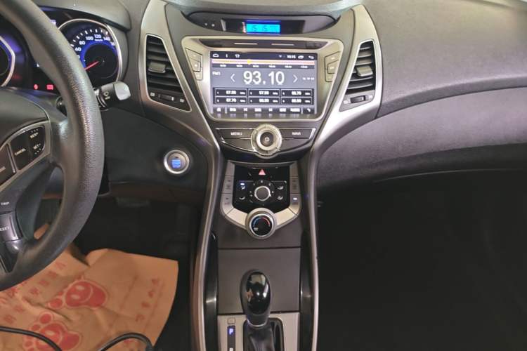 Used Hyundai Elantra (5th Generation / Langdong) 2015 1.6L Automatic Leading Model Audio And AC Panel