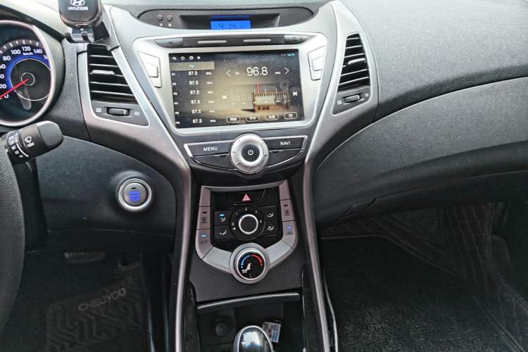 Used Hyundai Elantra (5th Generation / Langdong) 2015 1.6L Automatic Leading Model Audio And AC Panel
