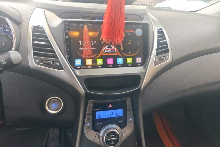 Used Hyundai Elantra (5th Generation / Langdong) 2015 1.6L Automatic Luxury Model Audio And AC Panel