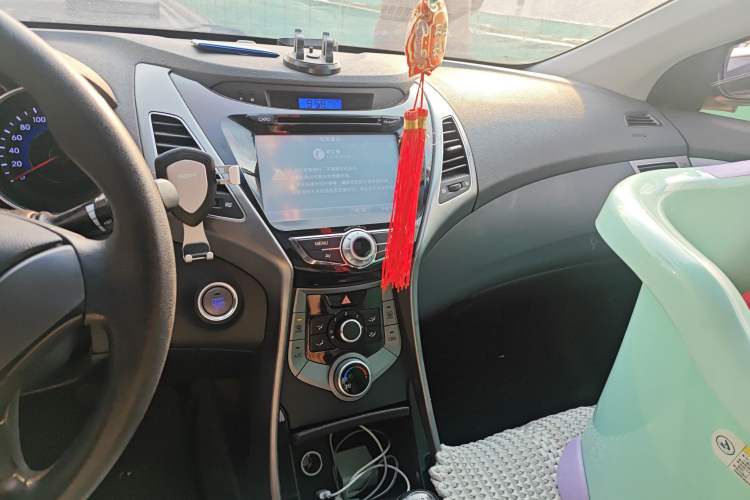 Used Hyundai Elantra (5th Generation / Langdong) 2015 1.6L Manual Leading Model Audio And AC Panel