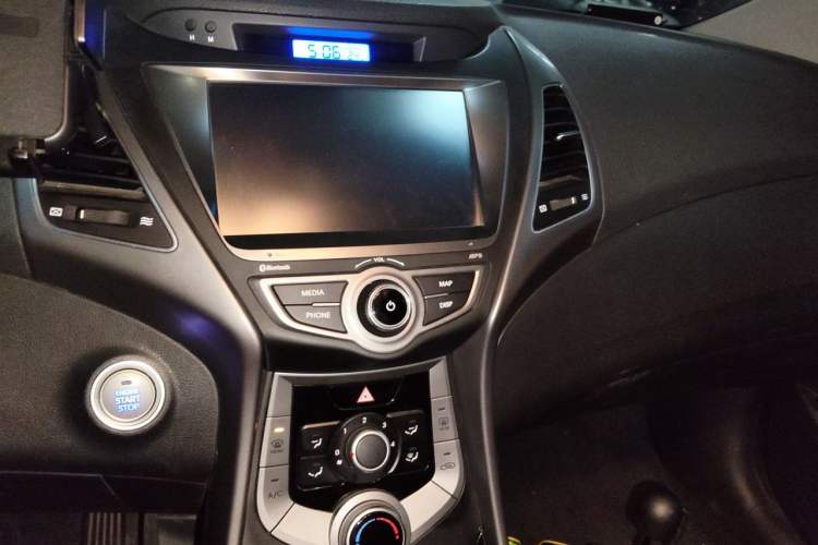 Used Hyundai Elantra (5th Generation / Langdong) 2015 1.6L Automatic Leading Model Audio And AC Panel