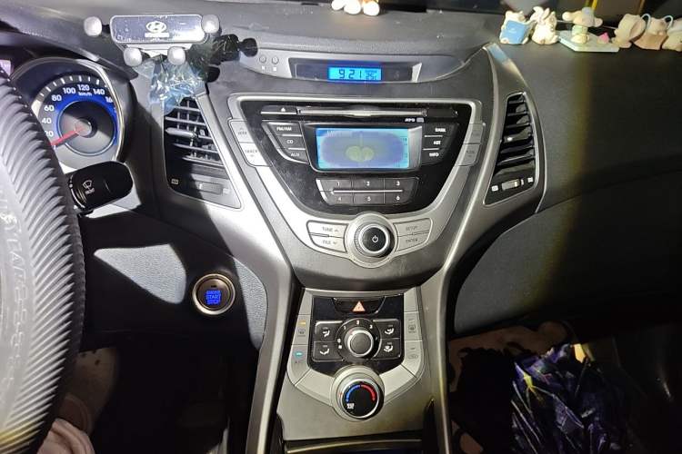 Used Hyundai Elantra (5th Generation / Langdong) 2015 1.6L Manual Leading Model Audio And AC Panel