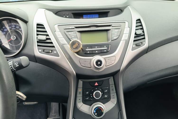 Used Hyundai Elantra (5th Generation / Langdong) 2015 1.6L Automatic Fashion Model Audio And AC Panel