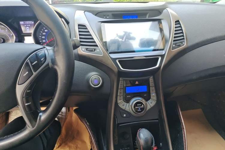Used Hyundai Elantra (5th Generation / Langdong) 2015 1.6L Automatic Luxury Model Audio And AC Panel