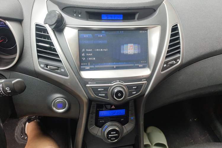 Used Hyundai Elantra (5th Generation / Langdong) 2015 1.6L Automatic Luxury Model Audio And AC Panel