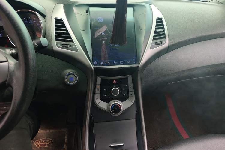 Used Hyundai Elantra (5th Generation / Langdong) 2015 1.6L Manual Leading Model Audio And AC Panel