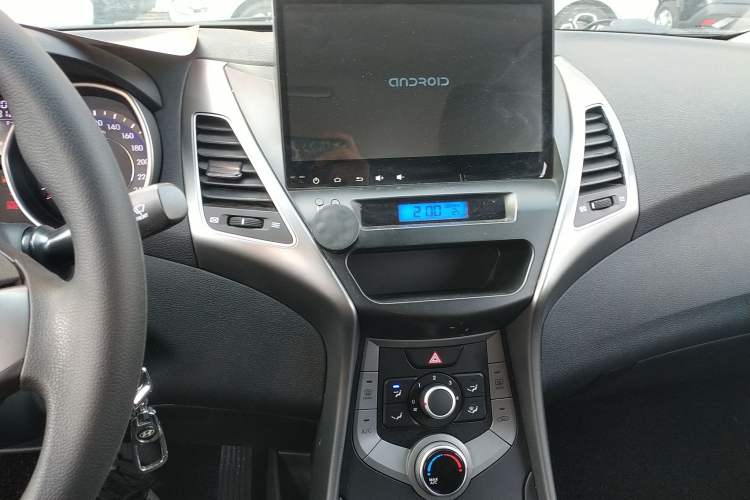 Used Hyundai Elantra (5th Generation / Langdong) 2015 1.6L Automatic Fashion Model Audio And AC Panel