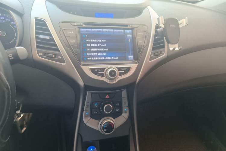 Used Hyundai Elantra (5th Generation / Langdong) 2015 1.6L Automatic Fashion Model Audio And AC Panel