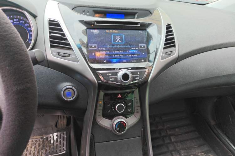 Used Hyundai Elantra (5th Generation / Langdong) 2015 1.6L Manual Leading Model Audio And AC Panel