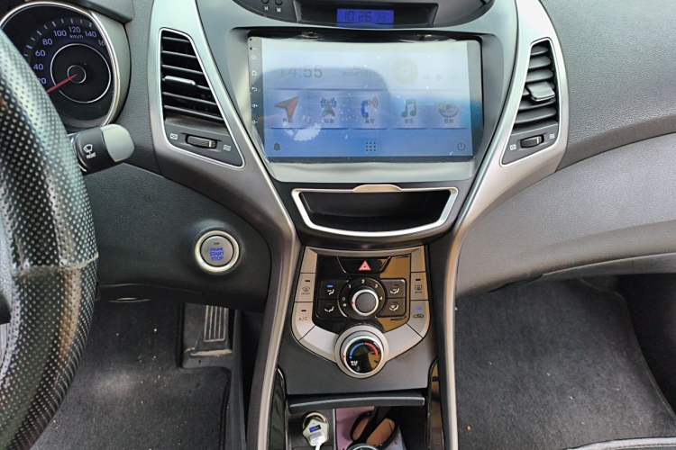 Used Hyundai Elantra (5th Generation / Langdong) 2015 1.6L Automatic Luxury Model Audio And AC Panel