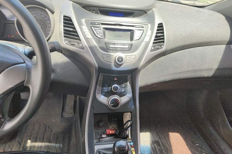 Used Hyundai Elantra (5th Generation / Langdong) 2015 1.6L Manual Fashion Edition Audio And AC Panel
