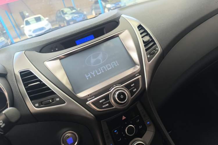 Used Hyundai Elantra (5th Generation / Langdong) 2015 1.6L Automatic Leading Model Audio And AC Panel