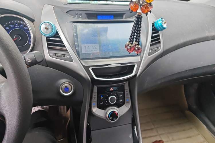 Used Hyundai Elantra (5th Generation / Langdong) 2015 1.6L Manual Leading Model Audio And AC Panel