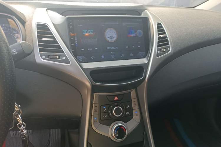 Used Hyundai Elantra (5th Generation / Langdong) 2015 1.6L Automatic Fashion Model Audio And AC Panel