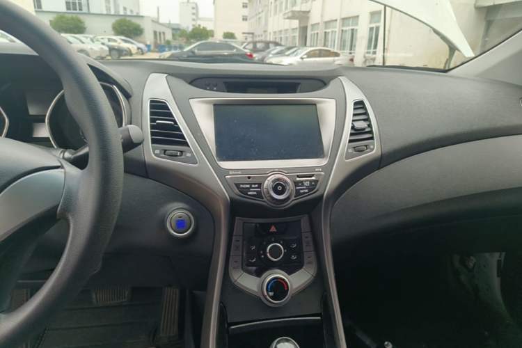 Used Hyundai Elantra (5th Generation / Langdong) 2015 1.6L Automatic Leading Model Audio And AC Panel