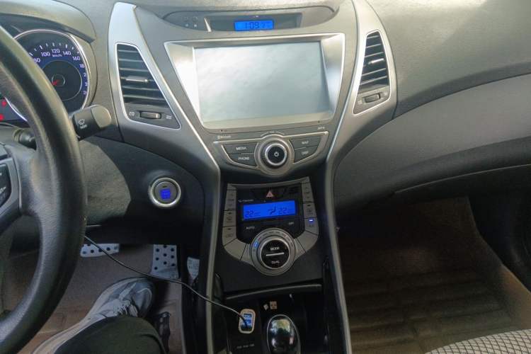 Used Hyundai Elantra (5th Generation / Langdong) 2015 1.6L Automatic Luxury Model Audio And AC Panel