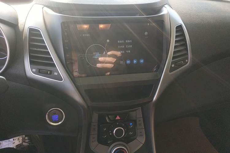 Used Hyundai Elantra (5th Generation / Langdong) 2015 1.6L Automatic Leading Model Audio And AC Panel