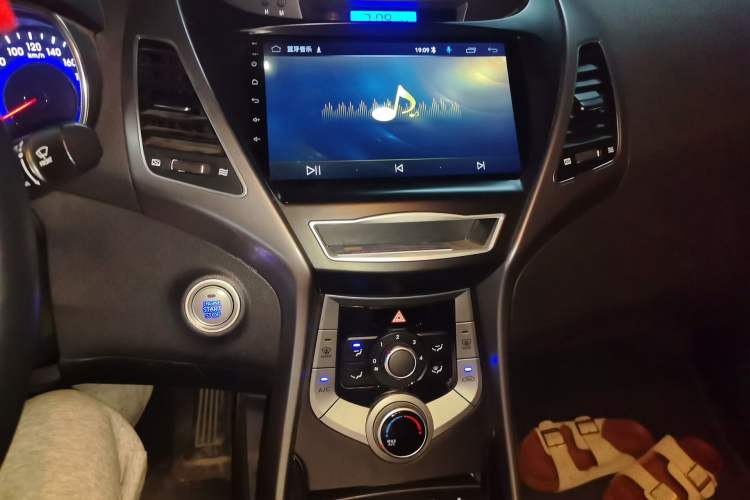 Used Hyundai Elantra (5th Generation / Langdong) 2015 1.6L Automatic Leading Model Audio And AC Panel