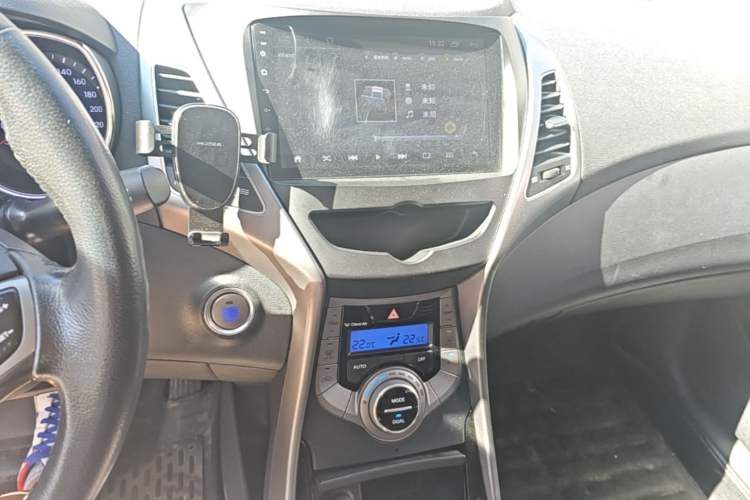 Used Hyundai Elantra (5th Generation / Langdong) 2015 1.6L Automatic Luxury Model Audio And AC Panel