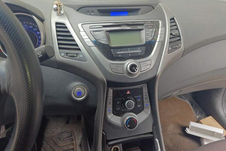 Used Hyundai Elantra (5th Generation / Langdong) 2015 1.6L Manual Leading Model Audio And AC Panel