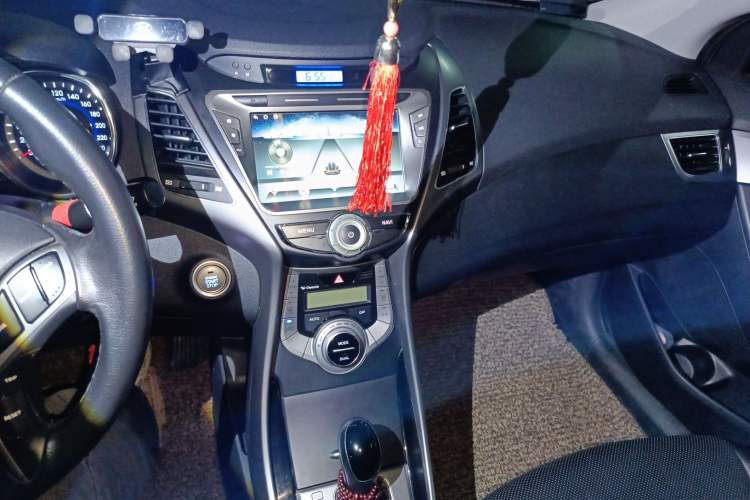 Used Hyundai Elantra (5th Generation / Langdong) 2015 1.6L Automatic Luxury Model Audio And AC Panel