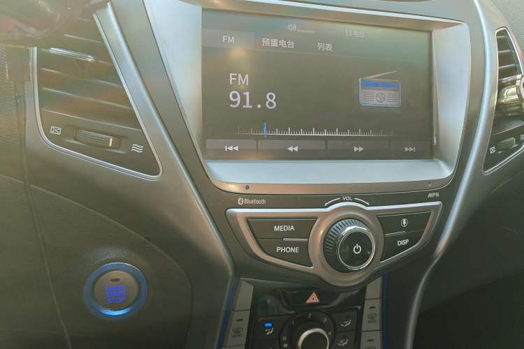 Used Hyundai Elantra (5th Generation / Langdong) 2015 1.6L Automatic Leading Model Audio And AC Panel