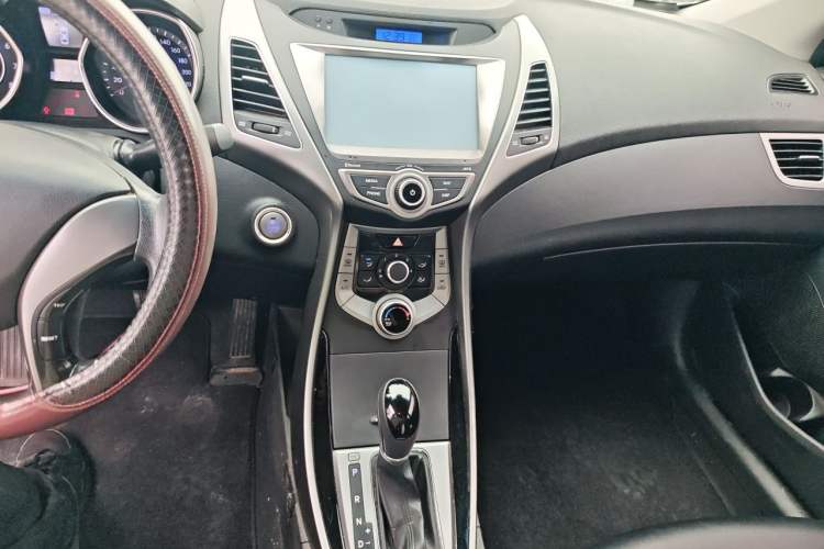 Used Hyundai Elantra (5th Generation / Langdong) 2015 1.6L Automatic Leading Model Audio And AC Panel