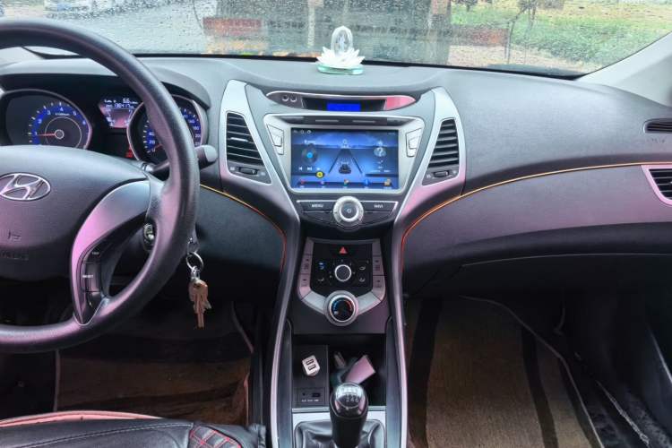 Used Hyundai Elantra (5th Generation / Langdong) 2015 1.6L Manual Fashion Edition Audio And AC Panel