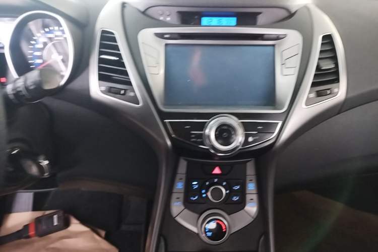 Used Hyundai Elantra (5th Generation / Langdong) 2015 1.6L Automatic Fashion Model Audio And AC Panel