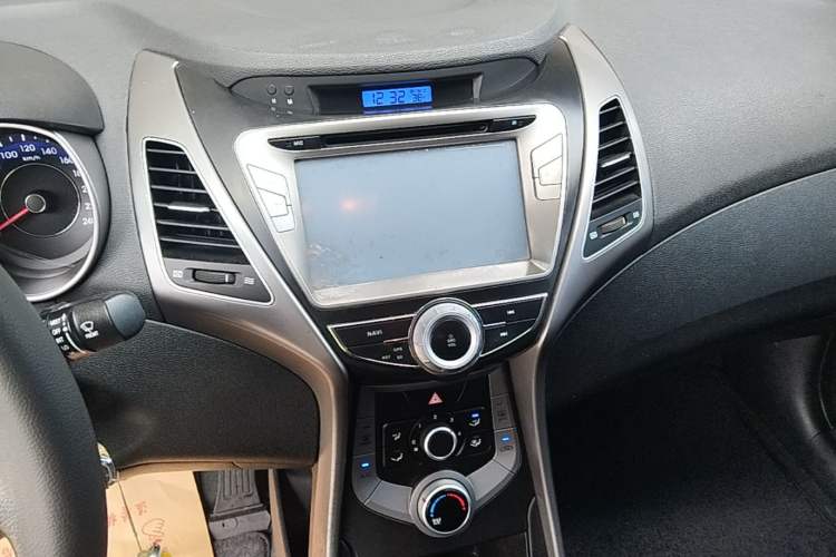 Used Hyundai Elantra (5th Generation / Langdong) 2015 1.6L Automatic Fashion Model Audio And AC Panel